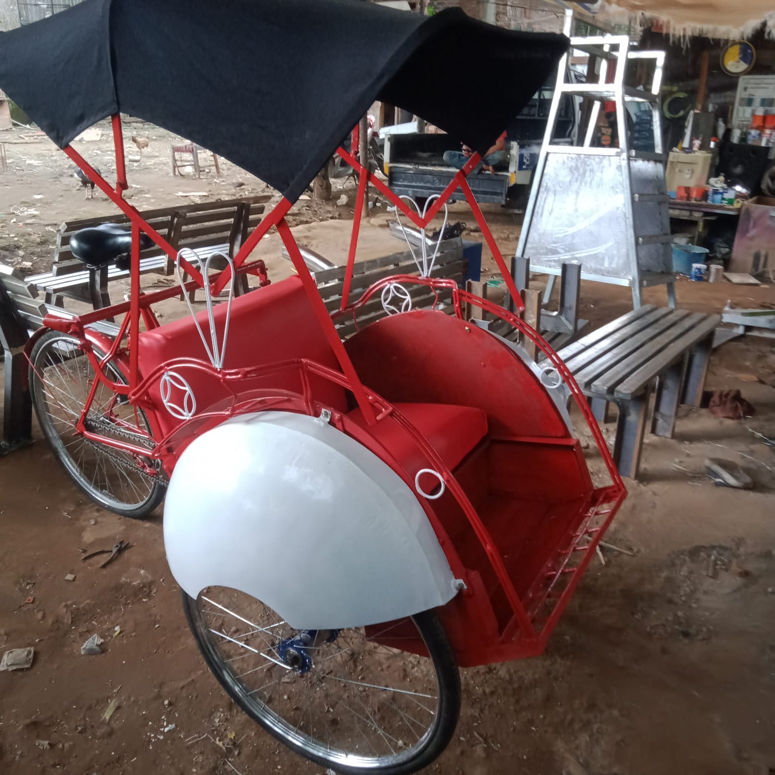 Pembuatan becak antik